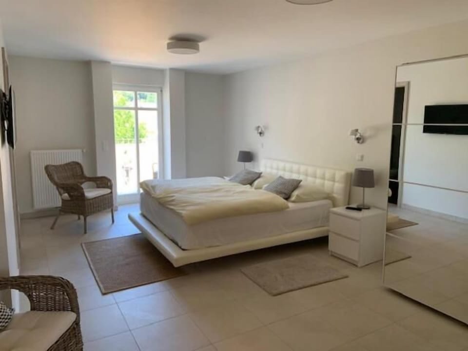 In-room safe, laptop workspace, soundproofing, cribs/infant beds