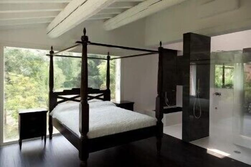 Minibar, iron/ironing board, free cribs/infant beds, WiFi