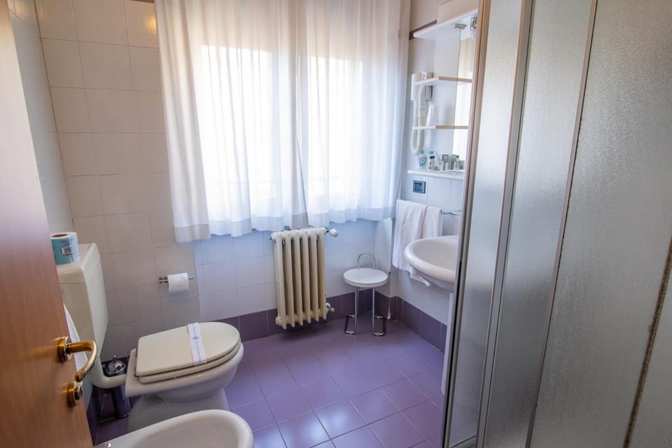 Superior Single Room | Bathroom | Shower, free toiletries, hair dryer, bathrobes