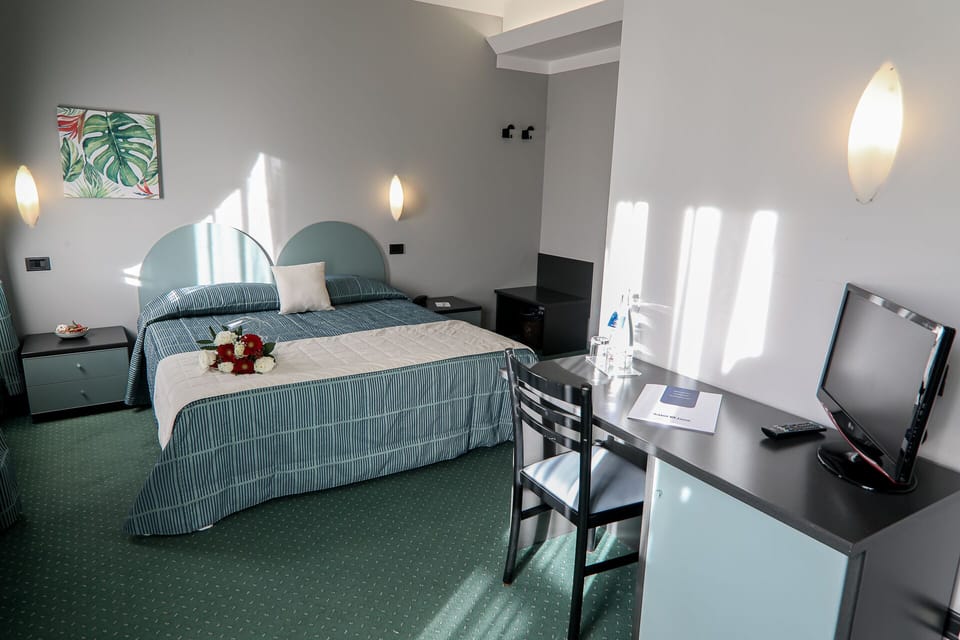 Double Room | Minibar, in-room safe, desk, soundproofing