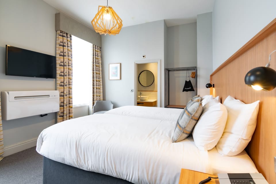 Iron/ironing board, free WiFi, bed sheets
