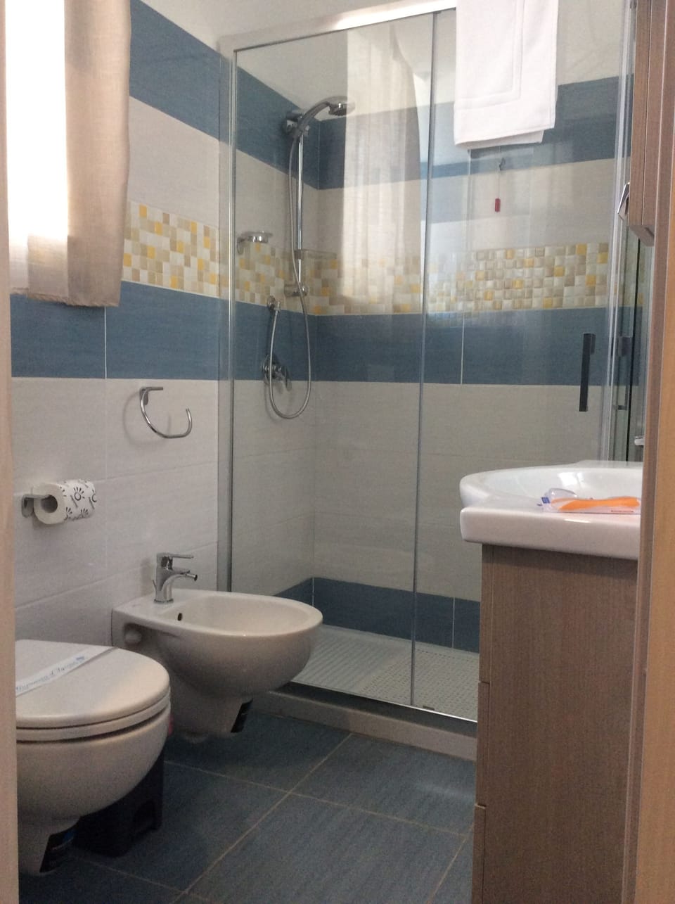 Studio (up to 2 people) | Bathroom | Shower, free toiletries, hair dryer, bidet