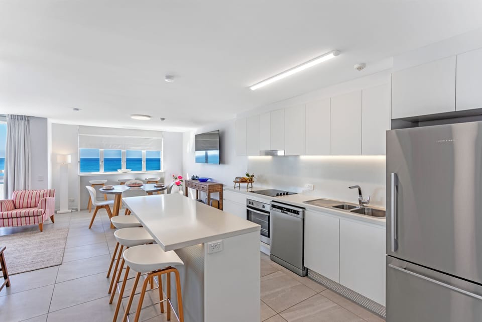Panoramic Apartment, 3 Bedrooms, Ocean View | Private kitchen | Full-size fridge, microwave, electric kettle, toaster