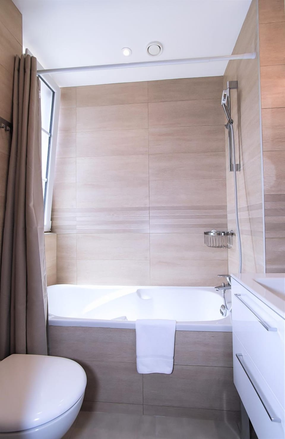Shower, free toiletries, hair dryer, towels
