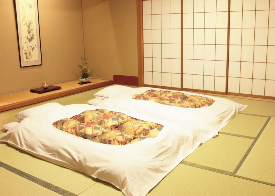 In-room safe, WiFi (free), bed sheets