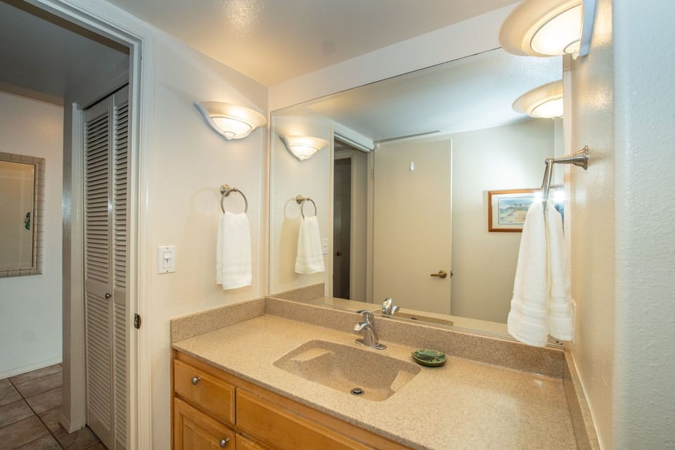 Bathroom vanity