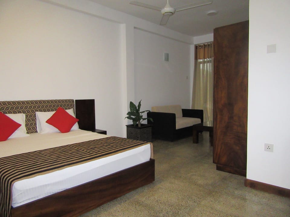 Deluxe Double Room | Desk, laptop workspace, rollaway beds (surcharge), WiFi (free)