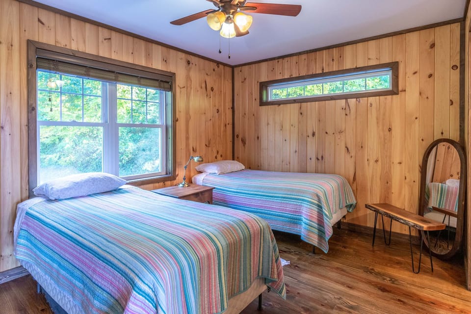 Secondary Bedroom - Bedroom on the main level with 2 twin beds