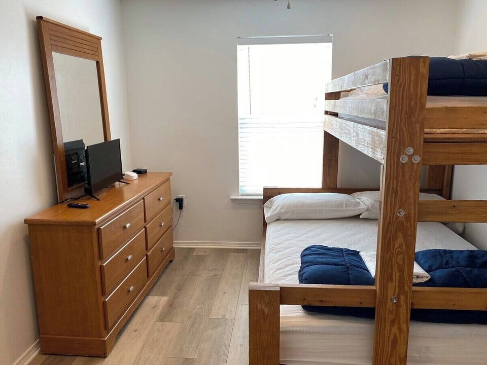 Bedroom 4  1 Queen 1 Twin