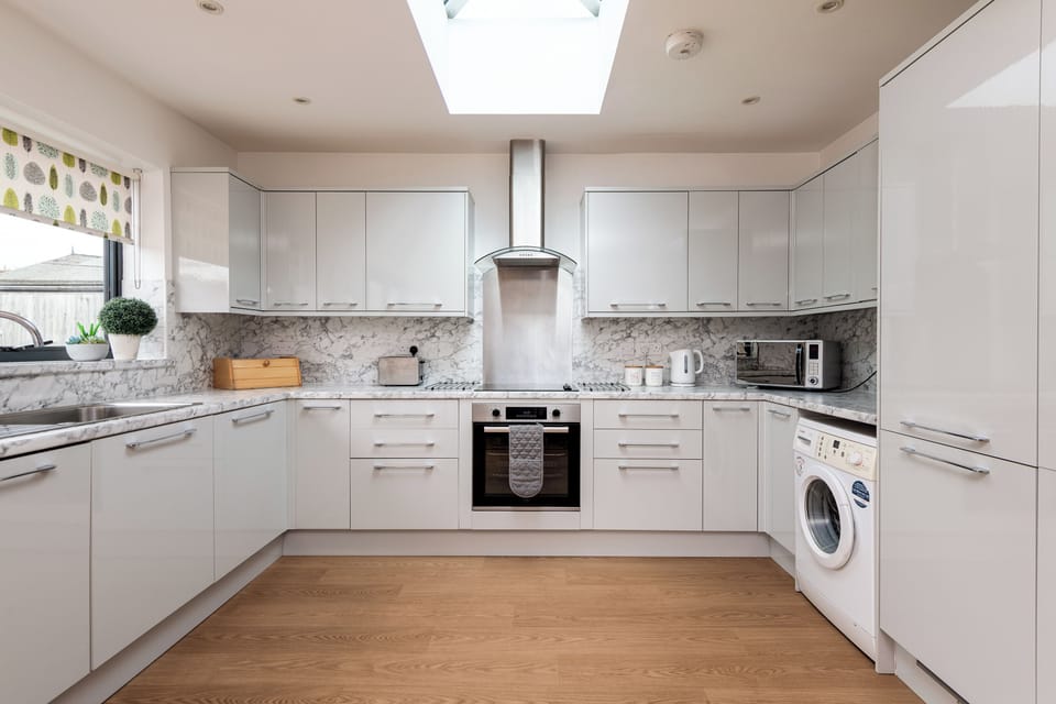 House | Private kitchen | Full-size fridge, microwave, oven, stovetop