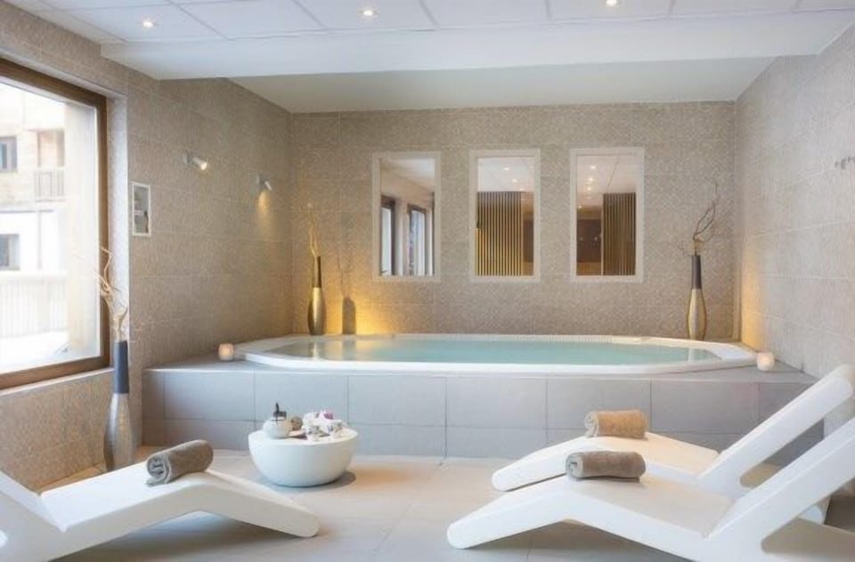 Relax and enjoy the shared hot tub!