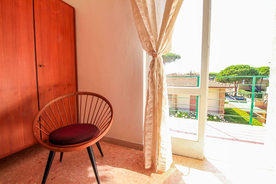 Castiglione della Pescaia - Anna Apartment - The small balcony that illuminates the spacious bedroom