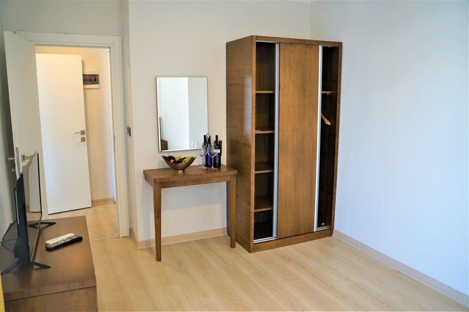 Superior Suite | Premium bedding, minibar, in-room safe, soundproofing