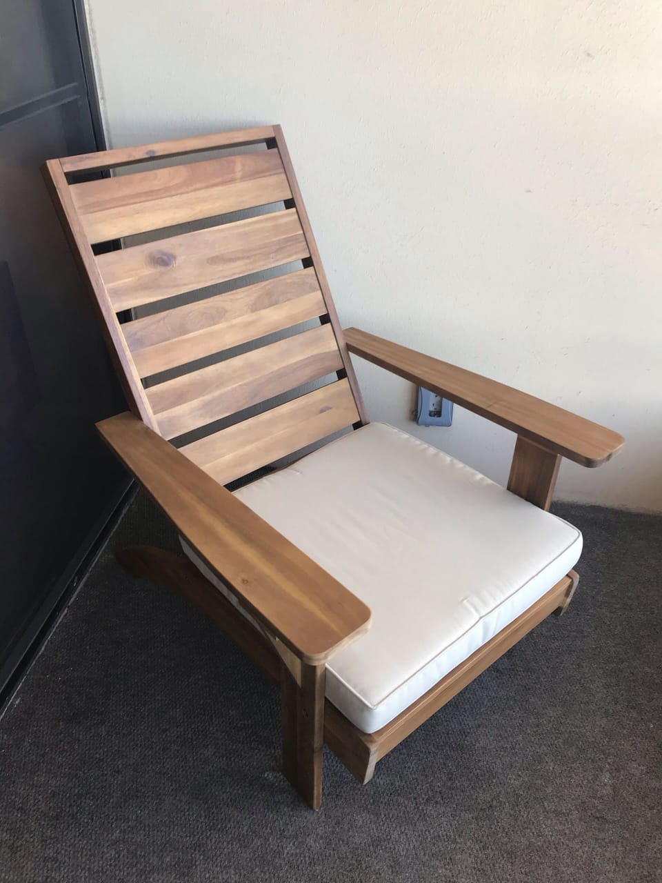 Lanai has a table & chairs plus two comfortable lounge chairs.
