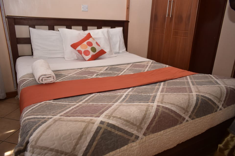 Desk, laptop workspace, iron/ironing board, free WiFi