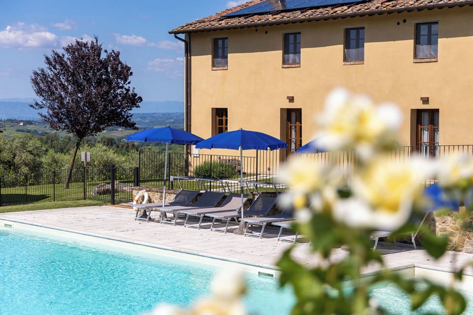 Building Exterior, Outdoor, Pool