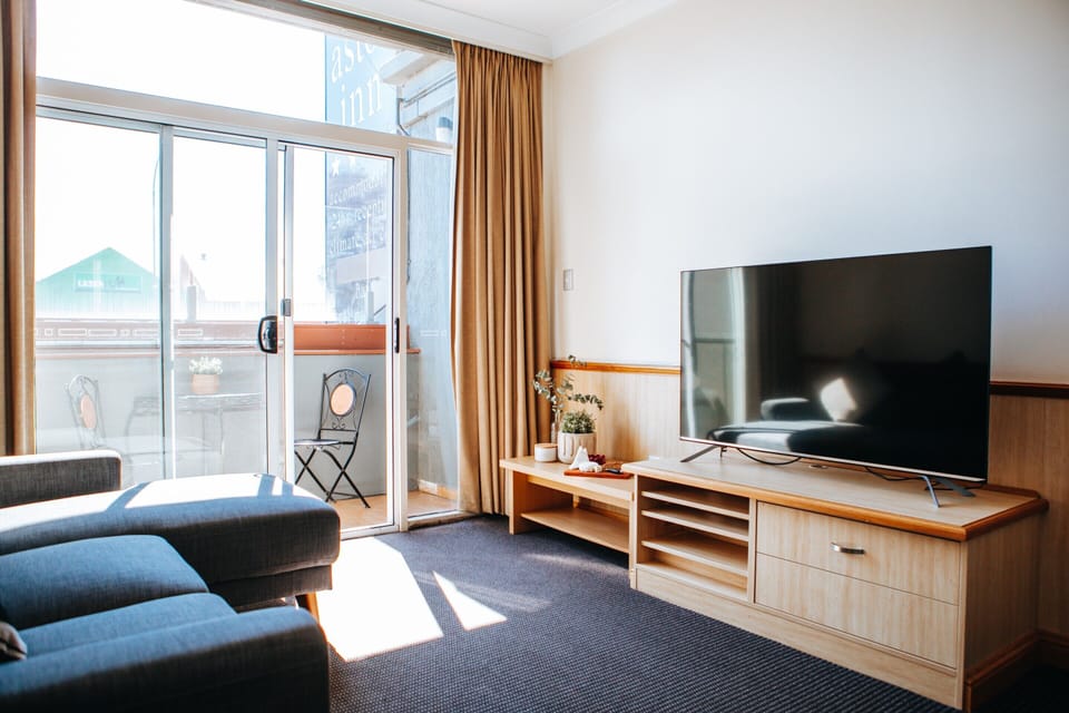 Executive King 2 Bed Apartment | Living area | 36-inch flat-screen TV with digital channels, TV