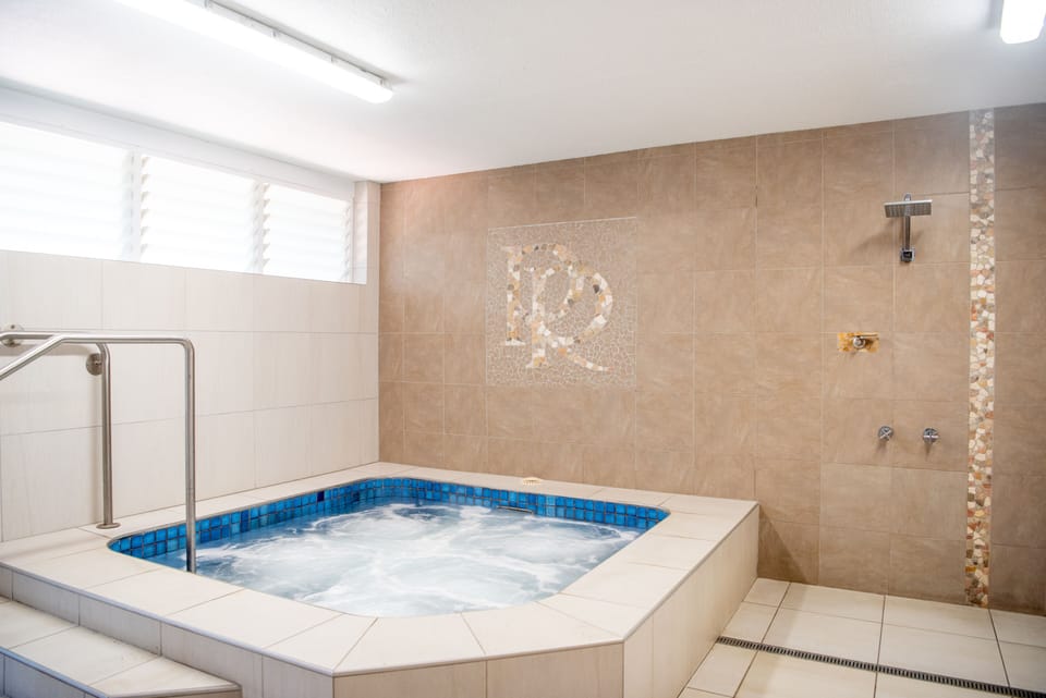 Private spa tub