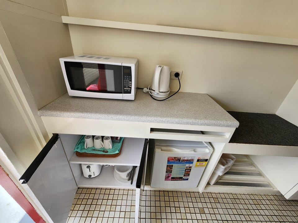 Economy Twin Room, 1 Bedroom, Non Smoking | Iron/ironing board, free WiFi, bed sheets