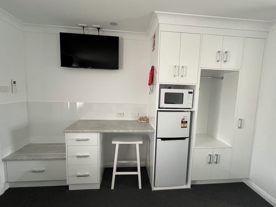 Premium Triple Room (Not Pet friendly) | Iron/ironing board, WiFi (free), bed sheets