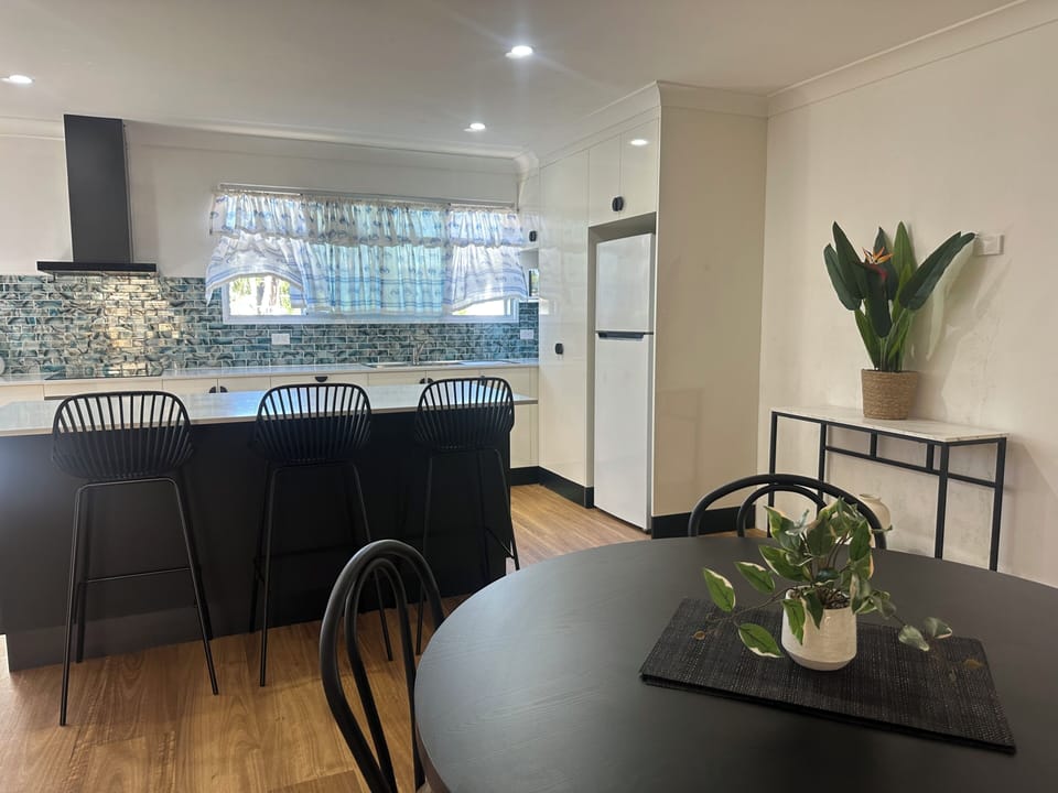 Deluxe Apartment | Private kitchen | Fridge, microwave, coffee/tea maker, electric kettle