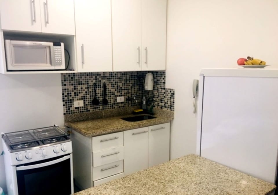 Elite Studio | Private kitchen | Fridge, microwave, oven, cookware/dishes/utensils