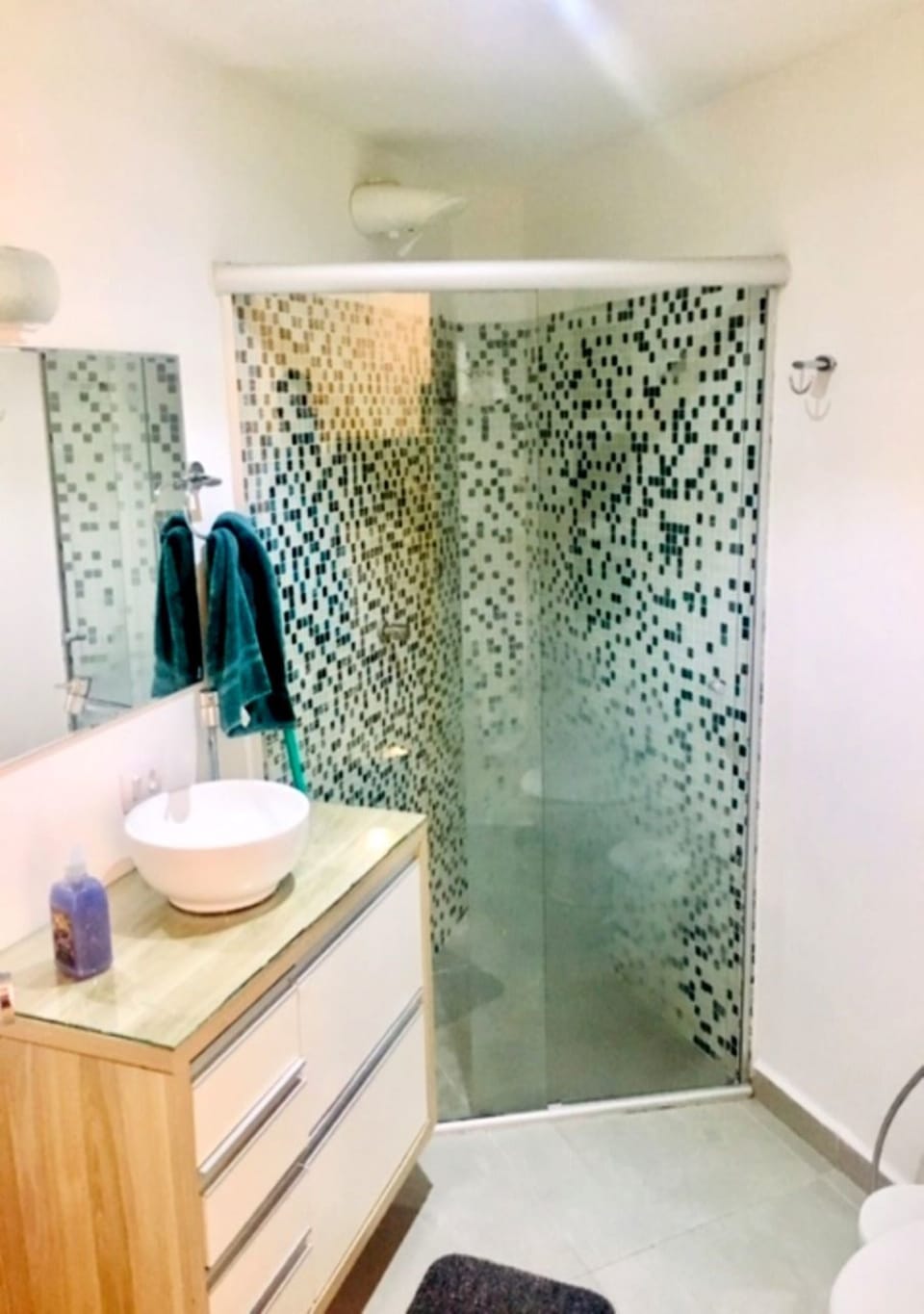 Elite Studio | Bathroom | Shower, rainfall showerhead, free toiletries, toilet paper