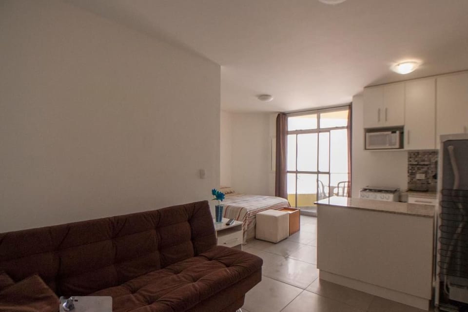 Elite Studio | Living area | 20-inch flat-screen TV with digital channels, TV
