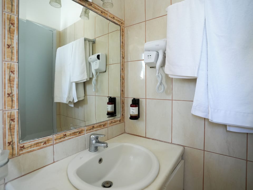 Studio, Sea View (for 3) | Bathroom | Combined shower/tub, hair dryer, towels