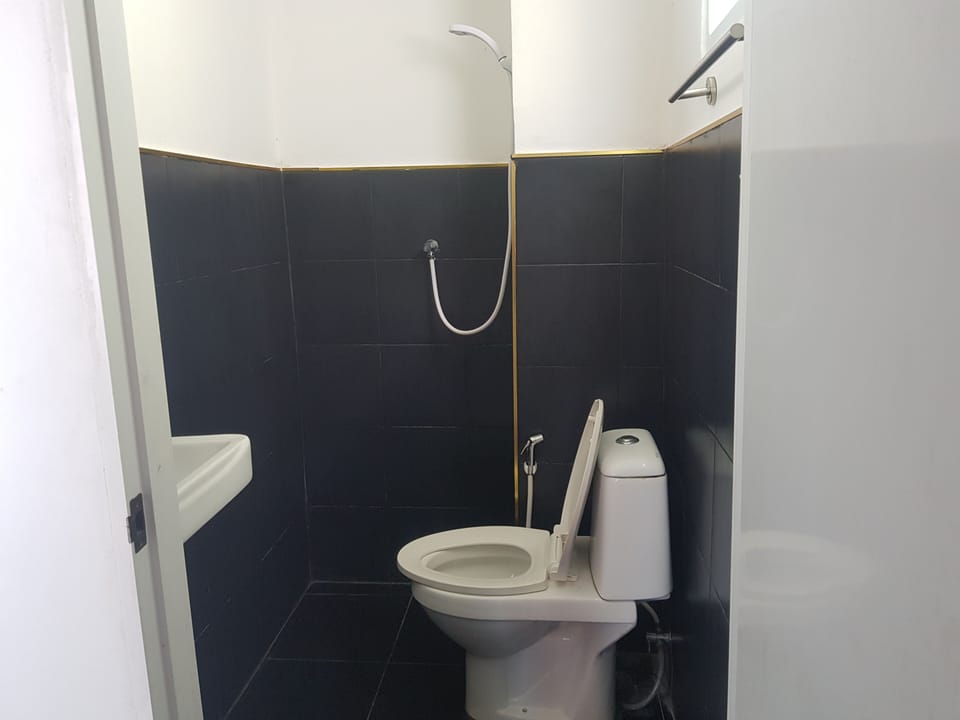 Design Quadruple Room | Bathroom | Shower, bidet