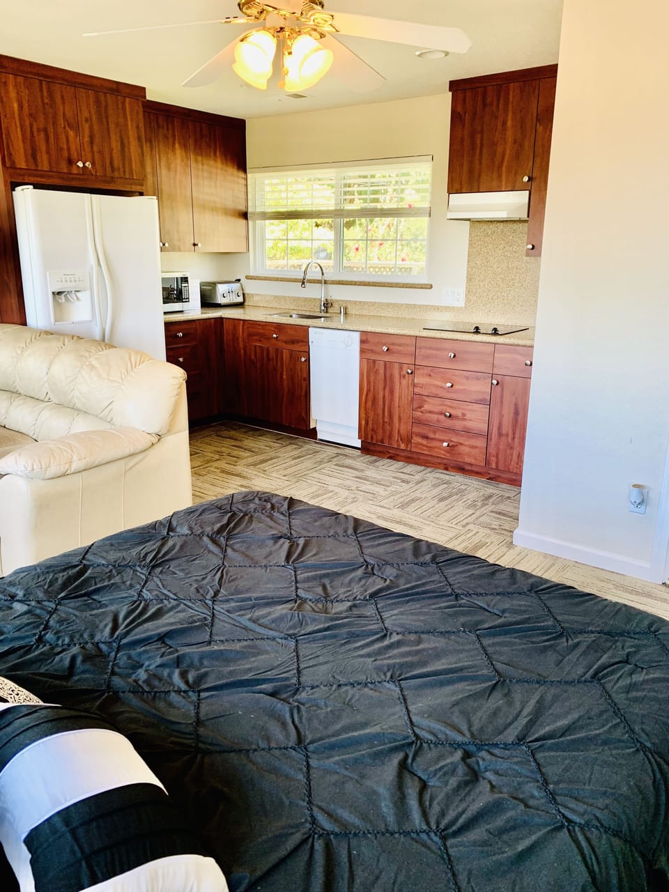 A view of the kitchen.
