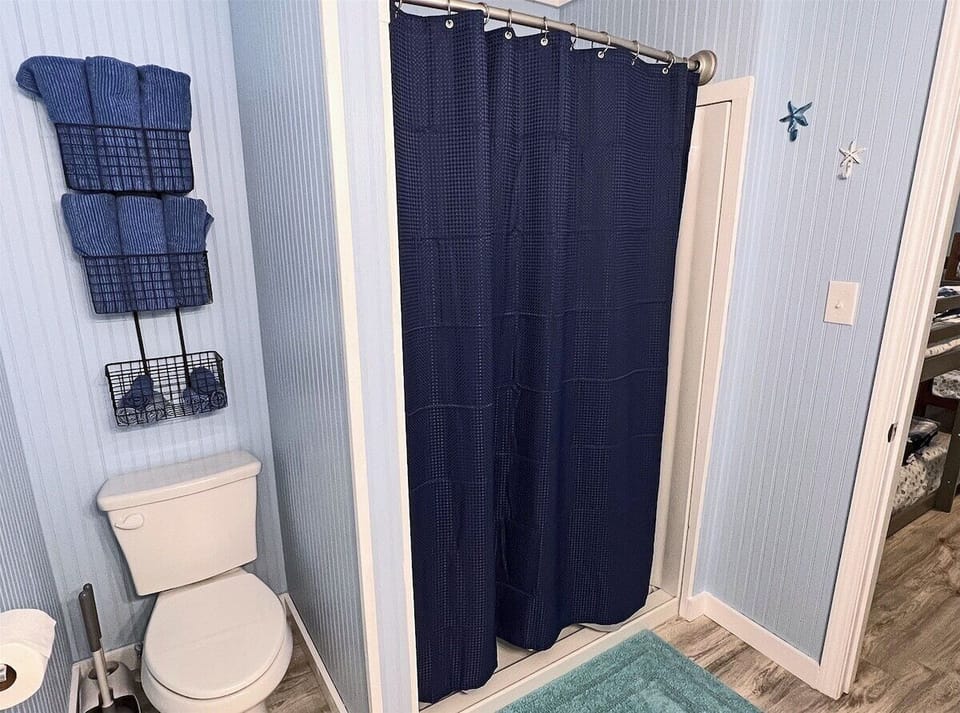 Bathroom in between BR 2 and 3