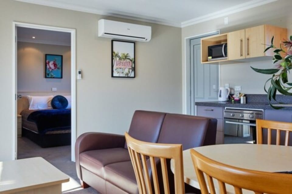 Two Bedroom Spa Suite | Premium bedding, blackout drapes, iron/ironing board, WiFi (free)