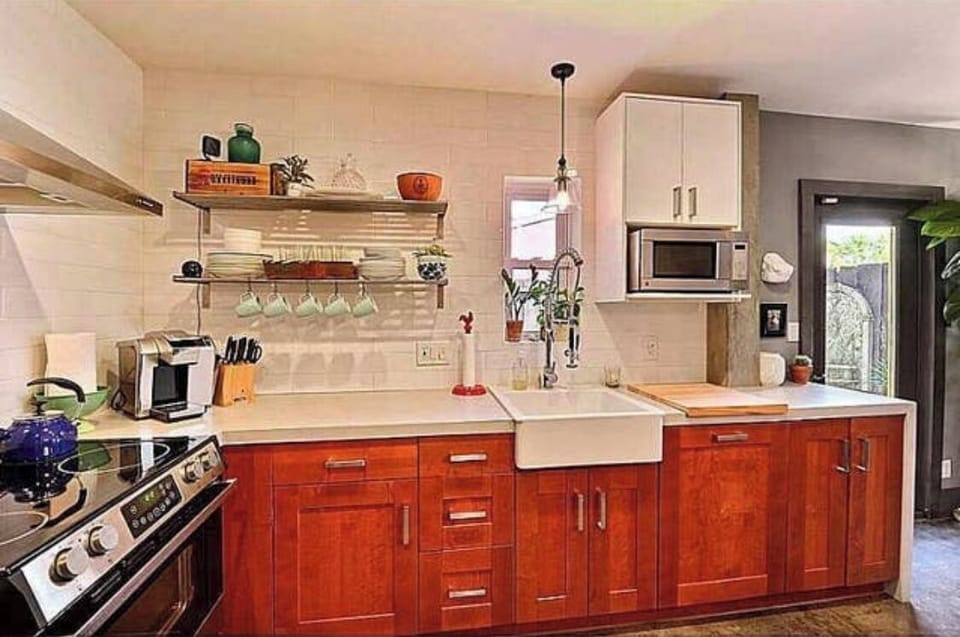 fully stocked kitchen