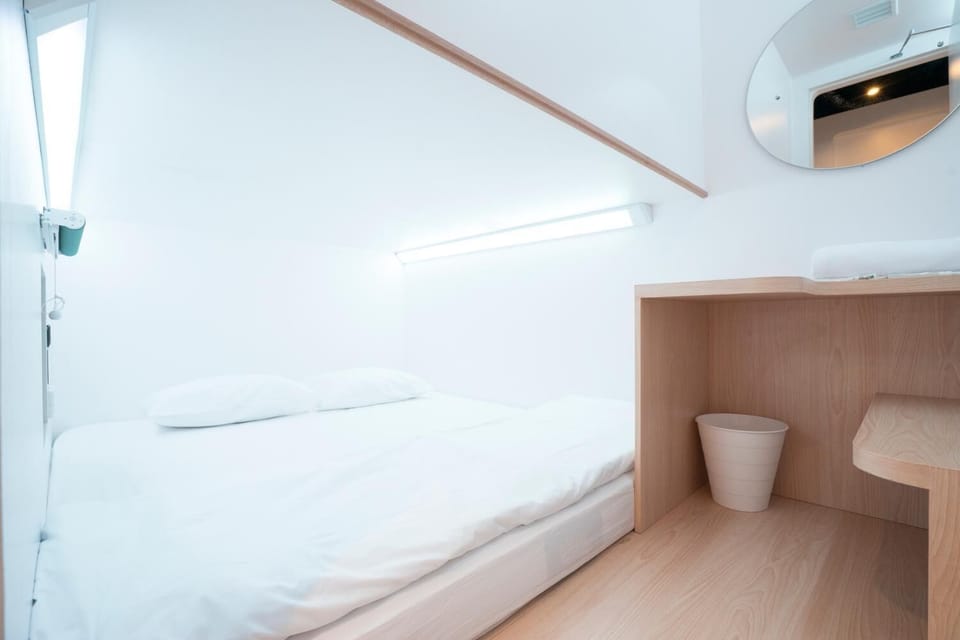 Soundproofing, free WiFi, bed sheets