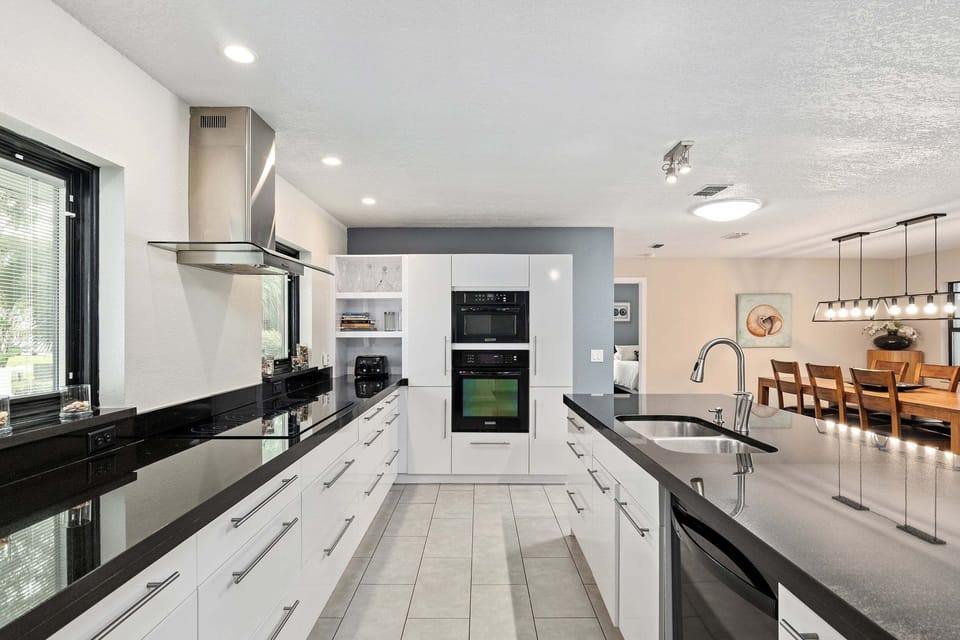 House, 3 Bedrooms | Private kitchen | Coffee/tea maker, fridge, oven, toaster