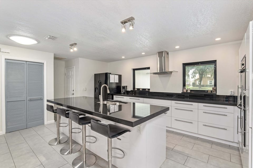 House, 3 Bedrooms | Private kitchen | Coffee/tea maker, fridge, oven, toaster