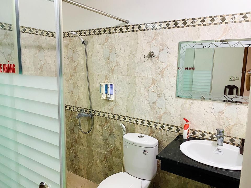 Double or Twin Room | Bathroom | Shower, hair dryer, slippers, towels