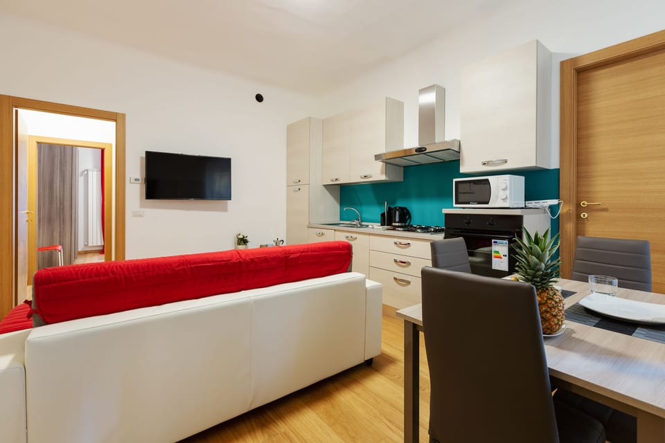 Apartment, 1 Bedroom, Non Smoking | Private kitchen | Full-size fridge, microwave, oven, stovetop