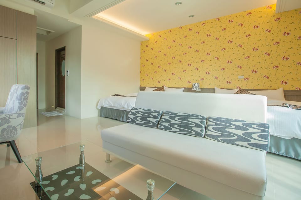 Quadruple Room (201) | Desk, free WiFi, bed sheets