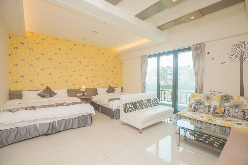 Quadruple Room (201) | Desk, free WiFi, bed sheets