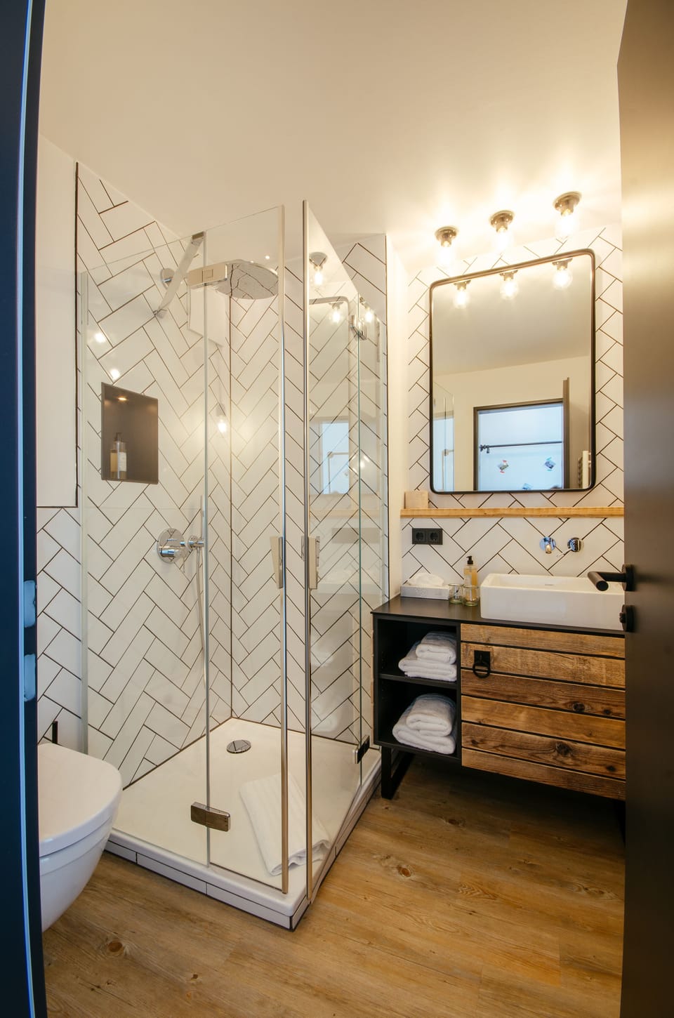 Superior Double Room | Bathroom shower
