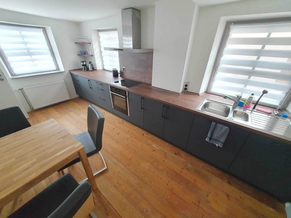 Comfort Apartment, 1 Queen Bed, Non Smoking | Private kitchen | Espresso maker, electric kettle