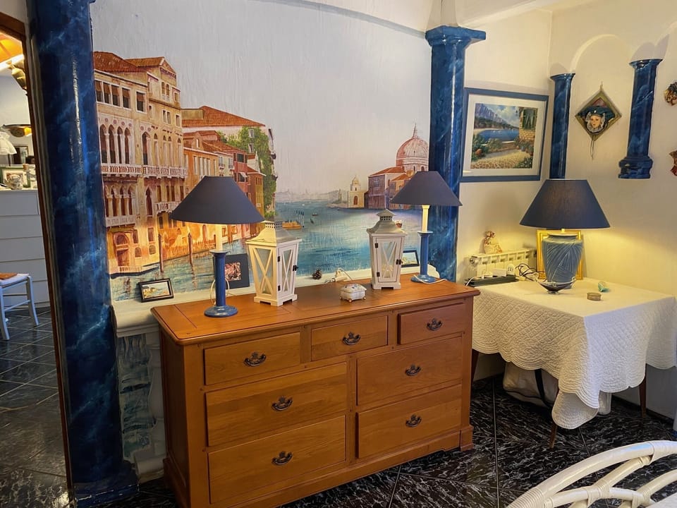 Classic Room | 2 bedrooms, iron/ironing board, free WiFi, bed sheets