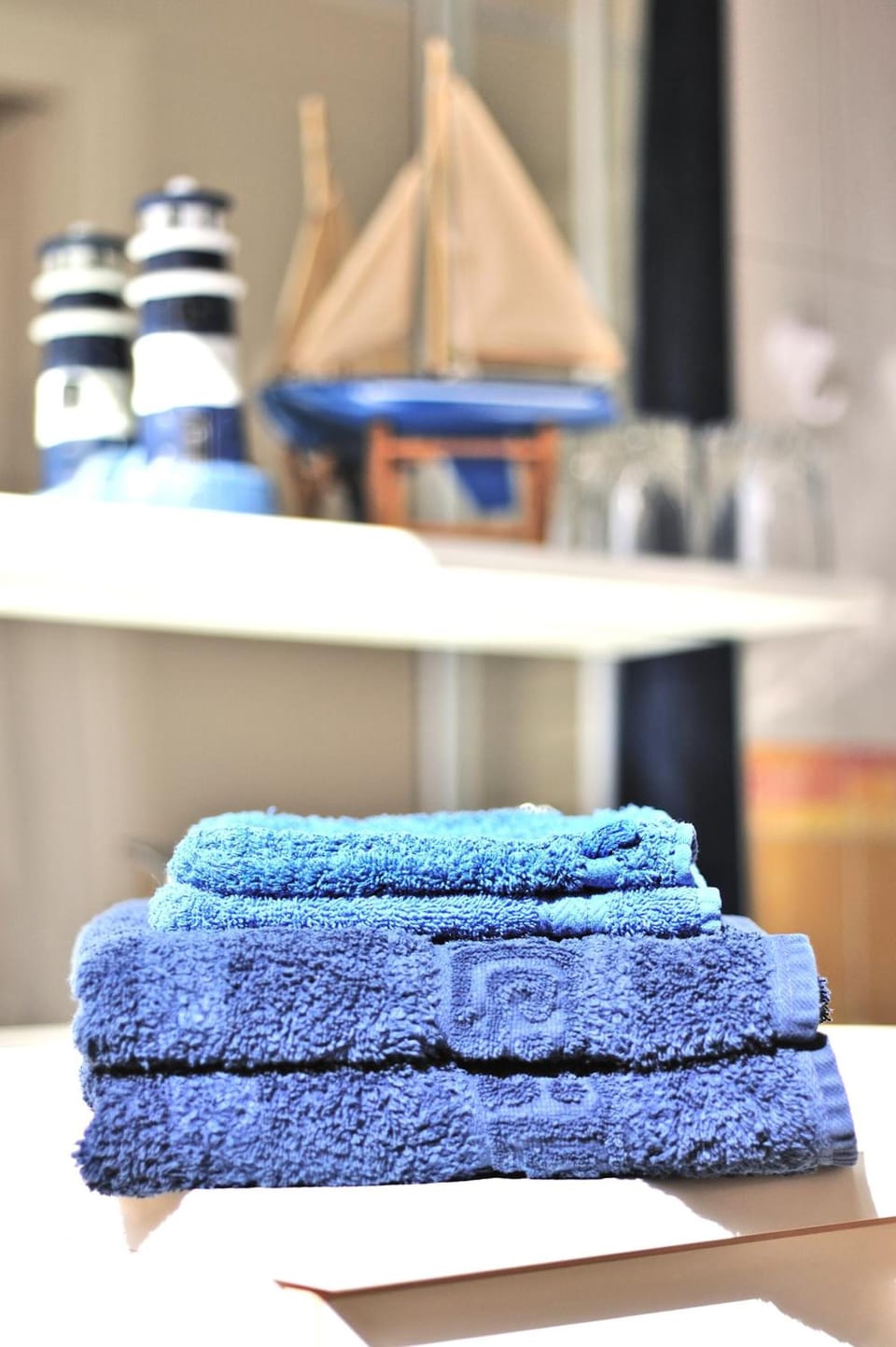 Shower, rainfall showerhead, free toiletries, hair dryer