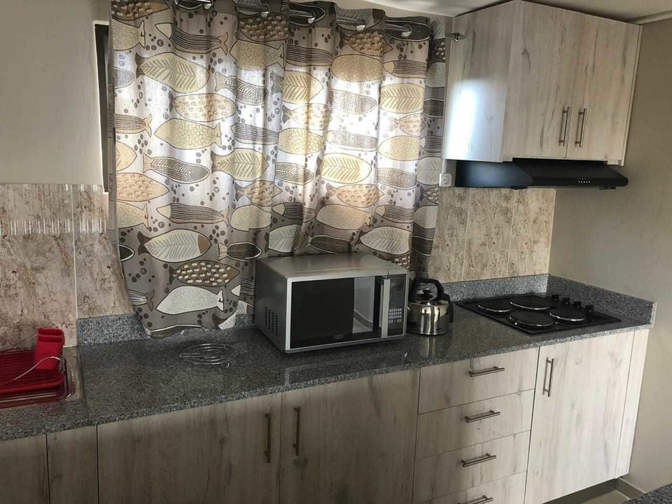 Basic Villa | Private kitchen | Fridge, microwave, oven, stovetop