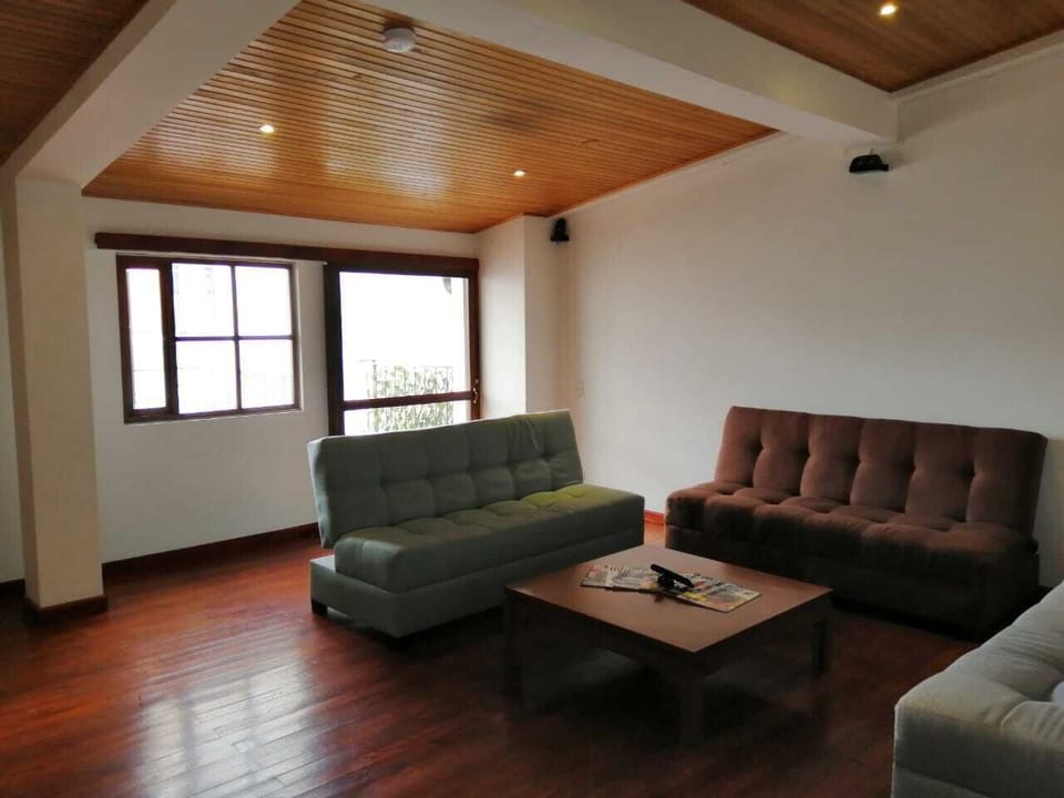 Standard Twin Room | Living room