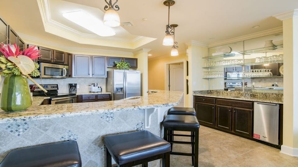 Kitchen with breakfast bar and wet bar