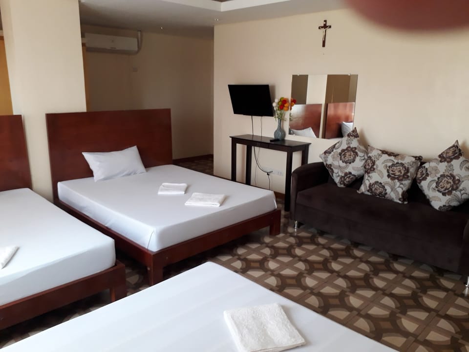 Family Room | Egyptian cotton sheets, premium bedding, memory foam beds, desk