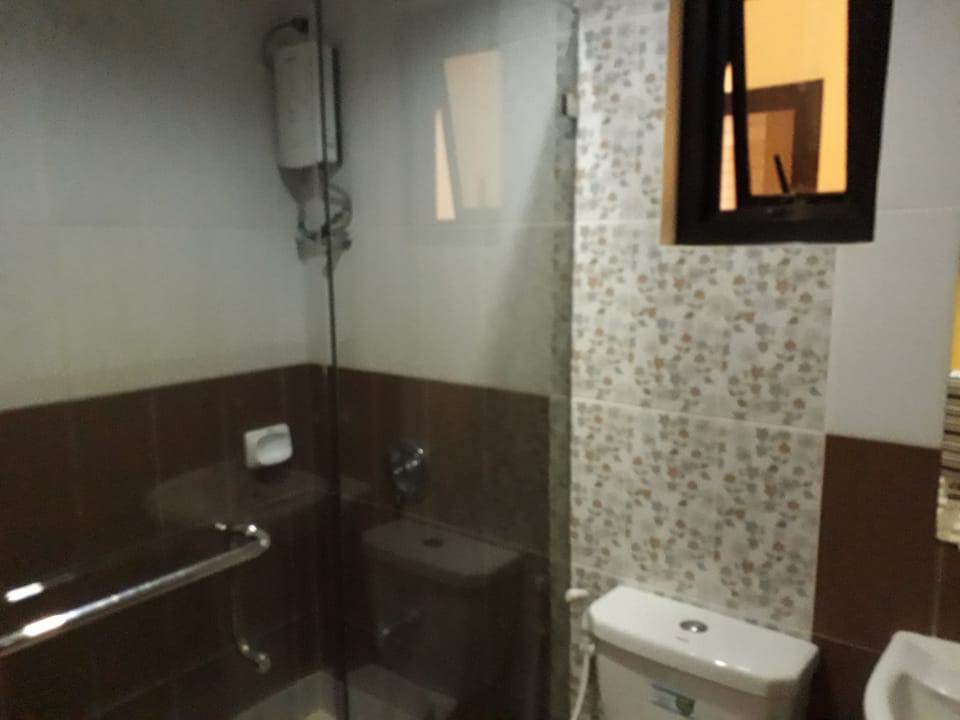 Standard Room | Bathroom | Shower, free toiletries, bidet, towels
